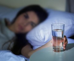 Пить на ночь воду нужно обязательно